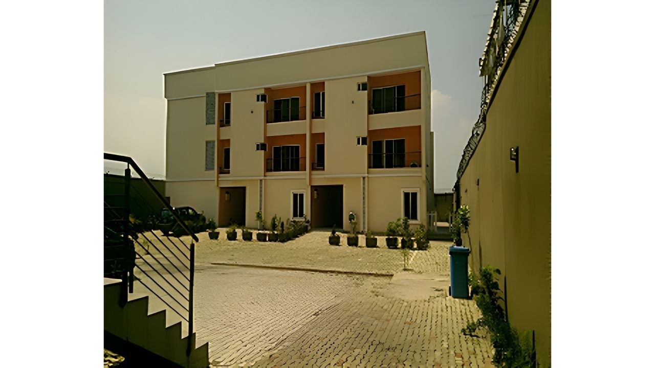Projects Locke Apartment
